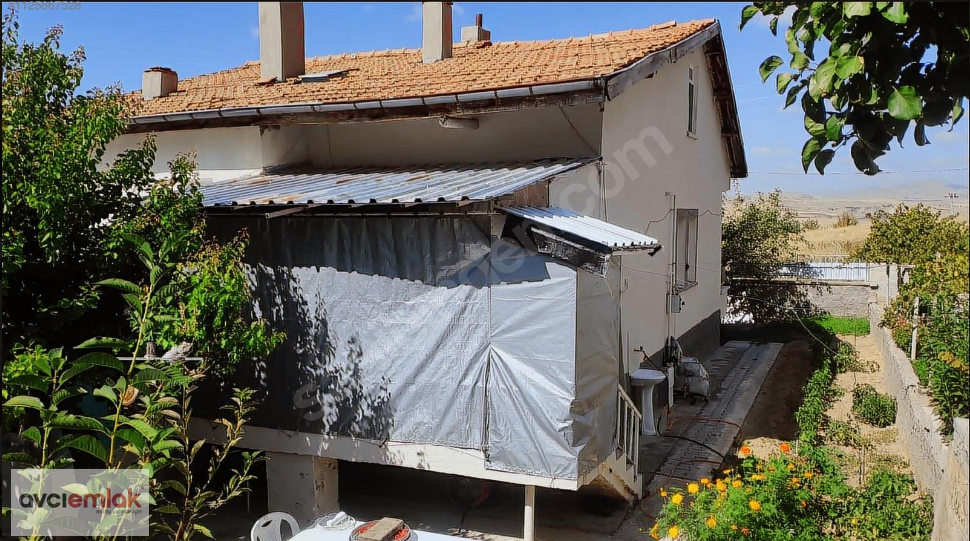 3 KATLI 4+1 MÜSTAKİL BAHÇELİ EV