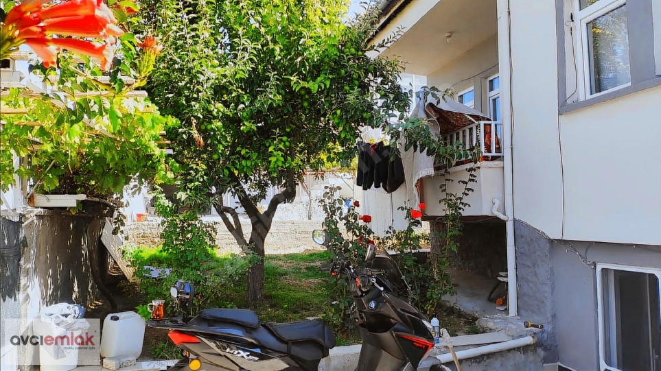 3 KATLI 4+1 MÜSTAKİL BAHÇELİ EV