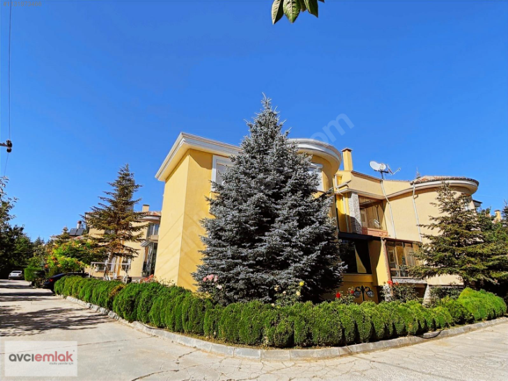 80. YIL SİTESİNDE KIŞ BAHÇELİ VİLLA