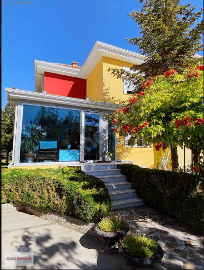 80. YIL SİTESİNDE KIŞ BAHÇELİ VİLLA