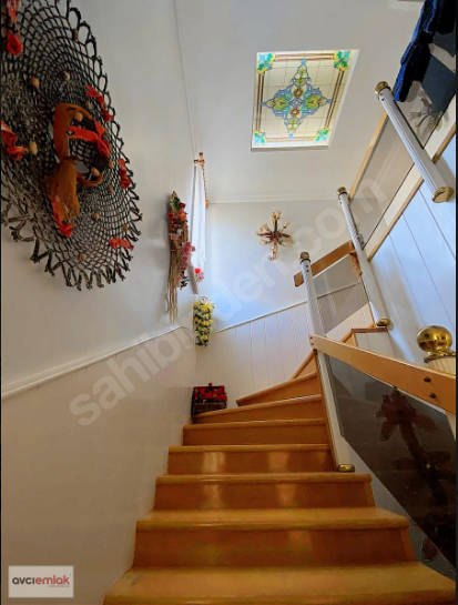 80. YIL SİTESİNDE KIŞ BAHÇELİ VİLLA