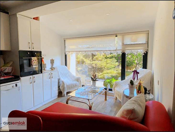 80. YIL SİTESİNDE KIŞ BAHÇELİ VİLLA