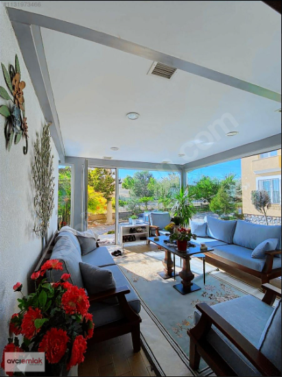 80. YIL SİTESİNDE KIŞ BAHÇELİ VİLLA