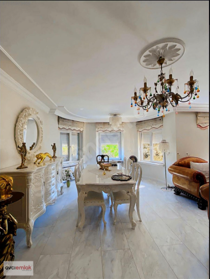 80. YIL SİTESİNDE KIŞ BAHÇELİ VİLLA