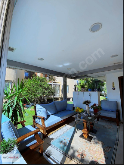 80. YIL SİTESİNDE KIŞ BAHÇELİ VİLLA